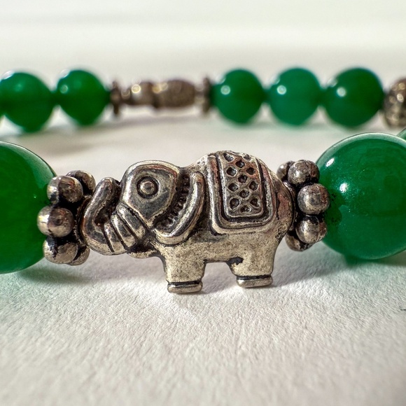 EUC Nepalese Jade Prayer Beads Elephant Fish Charm Mala Wrist Bracelet - Picture 1 of 5